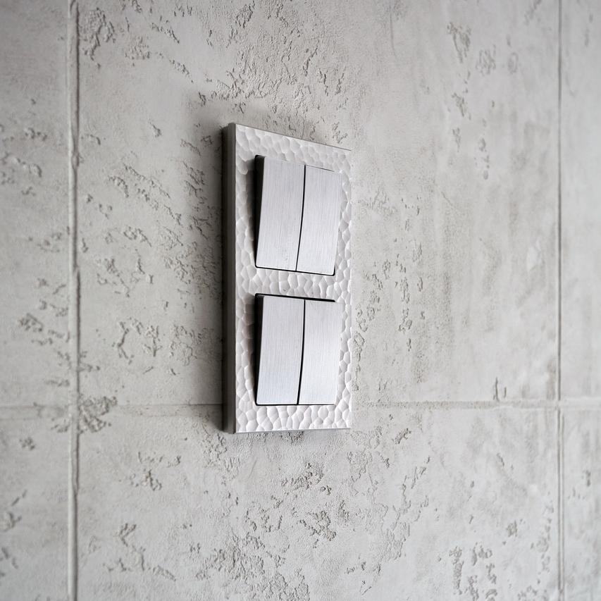 Выключатель двухклавишный (cеребряный рифленый) W1120009