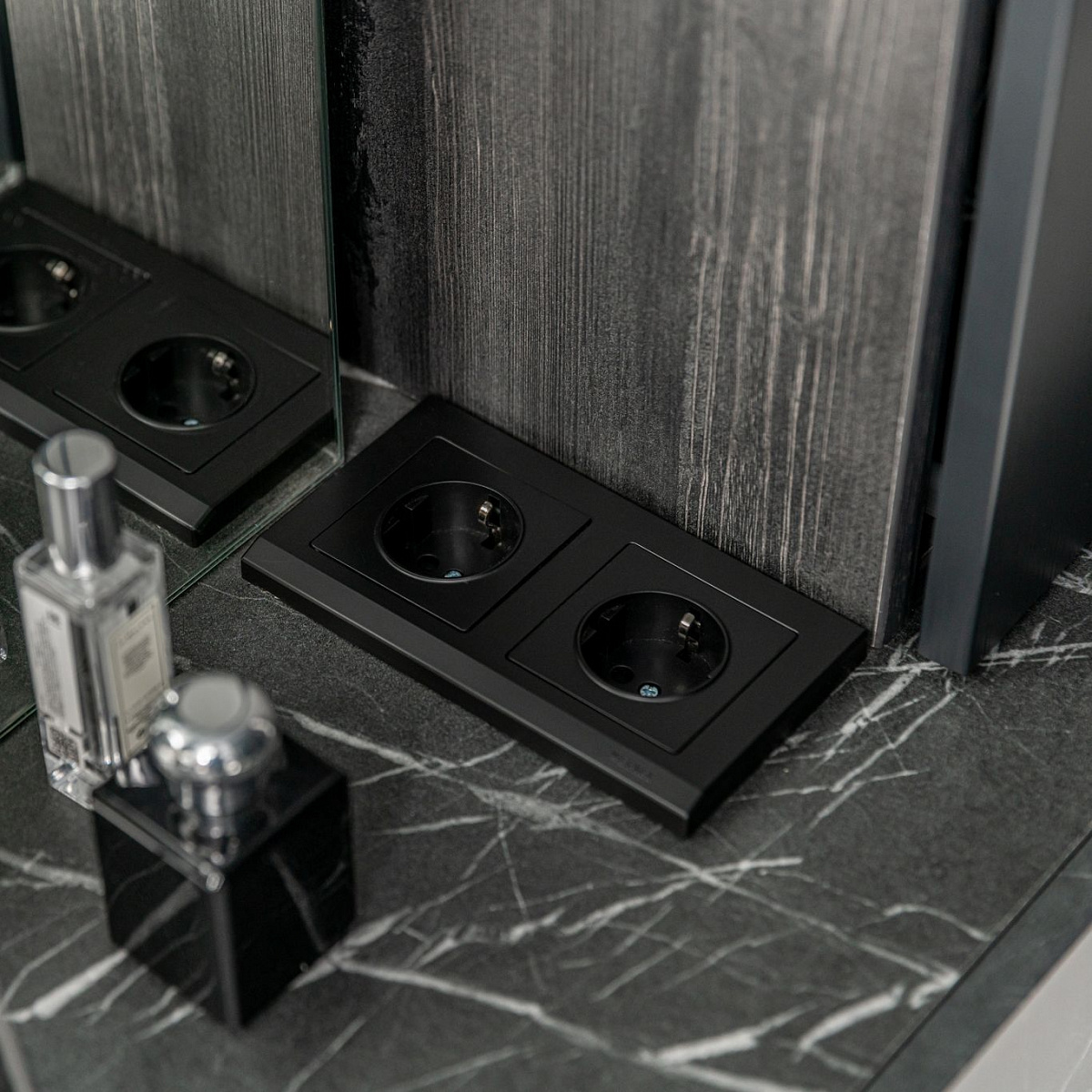 Рамка из поликарбоната на 2 поста Stark черный W0021808