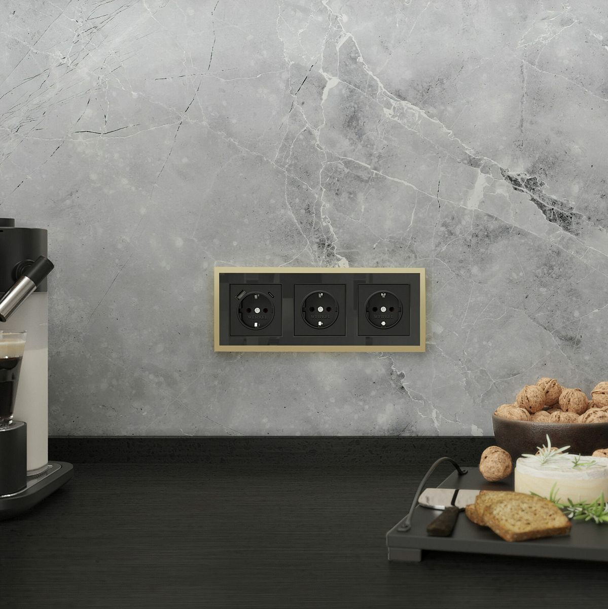 Рамка из металла на 3 поста Baguette черный/латунь W0032852